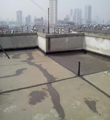 康保漏水维修 楼顶漏水是什么原因，楼顶漏水维修方法是什么?