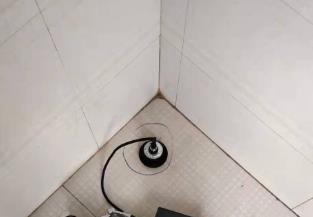 康保卫生间漏水维修之 loft 夹层储藏室毗邻暗管渗水哪家好，推荐诚匠小爱修缮